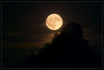 full_moon_by_kovalvs